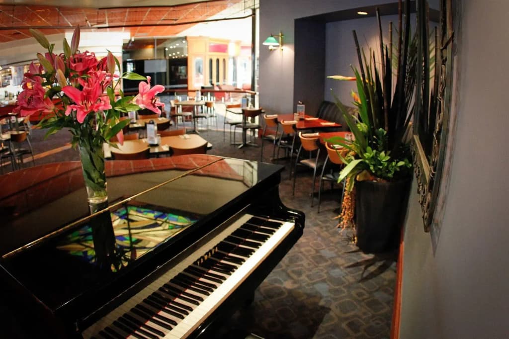 Nightcap at Matthew Flinders Hotel - photo 2