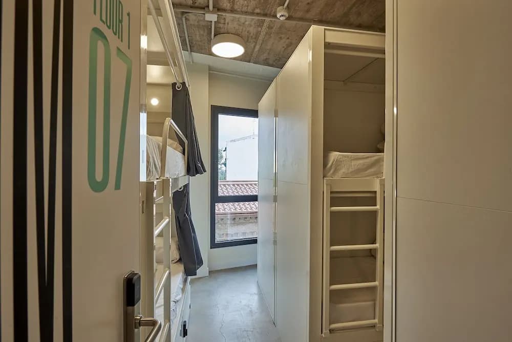 HostelFly Madrid Airport - photo 11