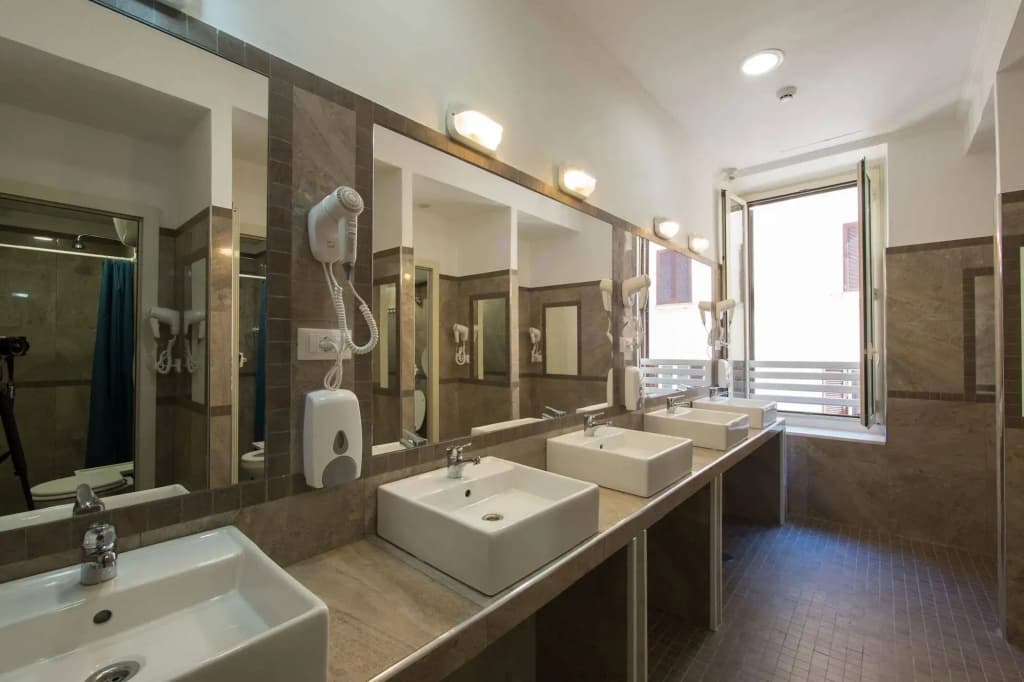 Alessandro Downtown Hostel - photo 9