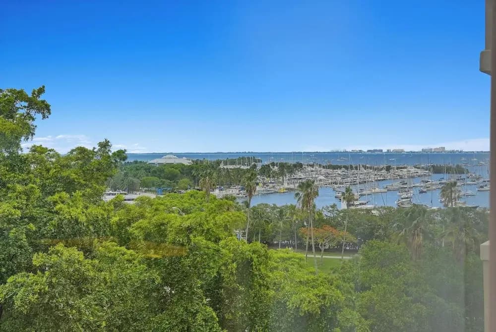Relaxing Condo with Free Parking - photo 17