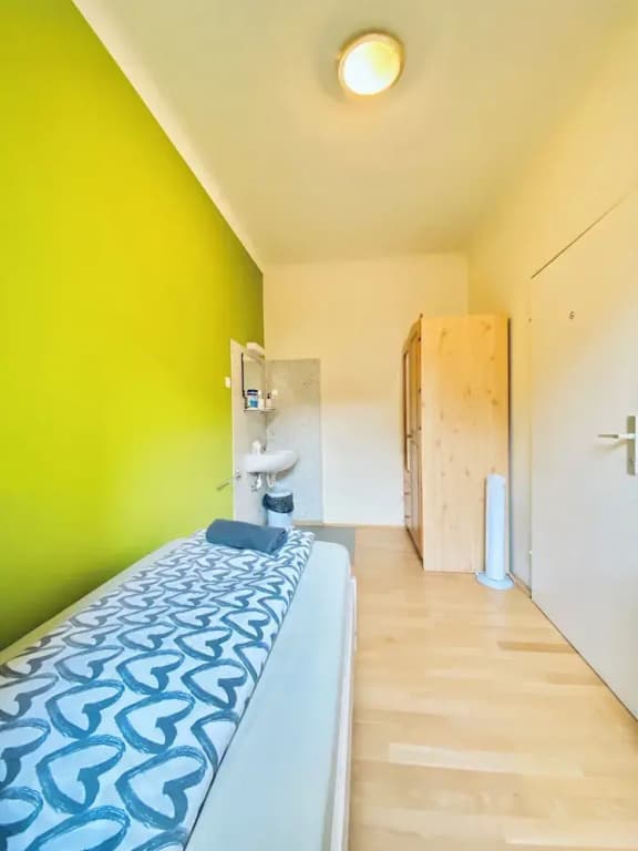 Affordable Central Rooms Near U3 - photo 12