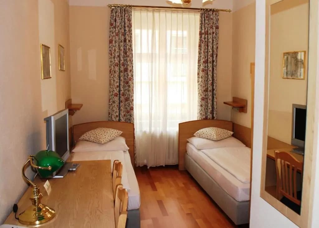 Hotel Graf Stadion - photo 4