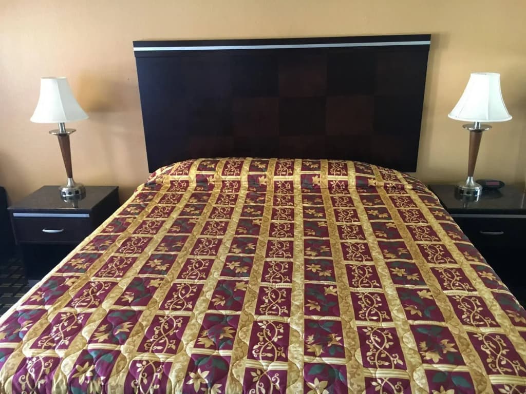 Crescent Inn - photo 4