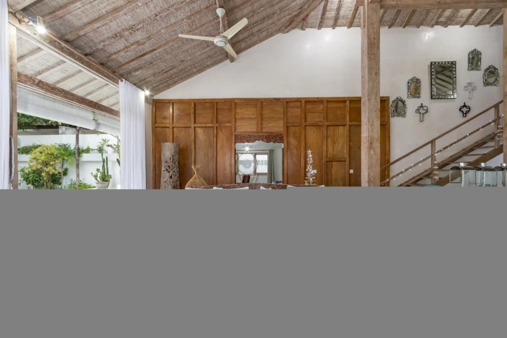 Villa Putih in Kuta with 4 bedrooms and 3 bathrooms - photo 18