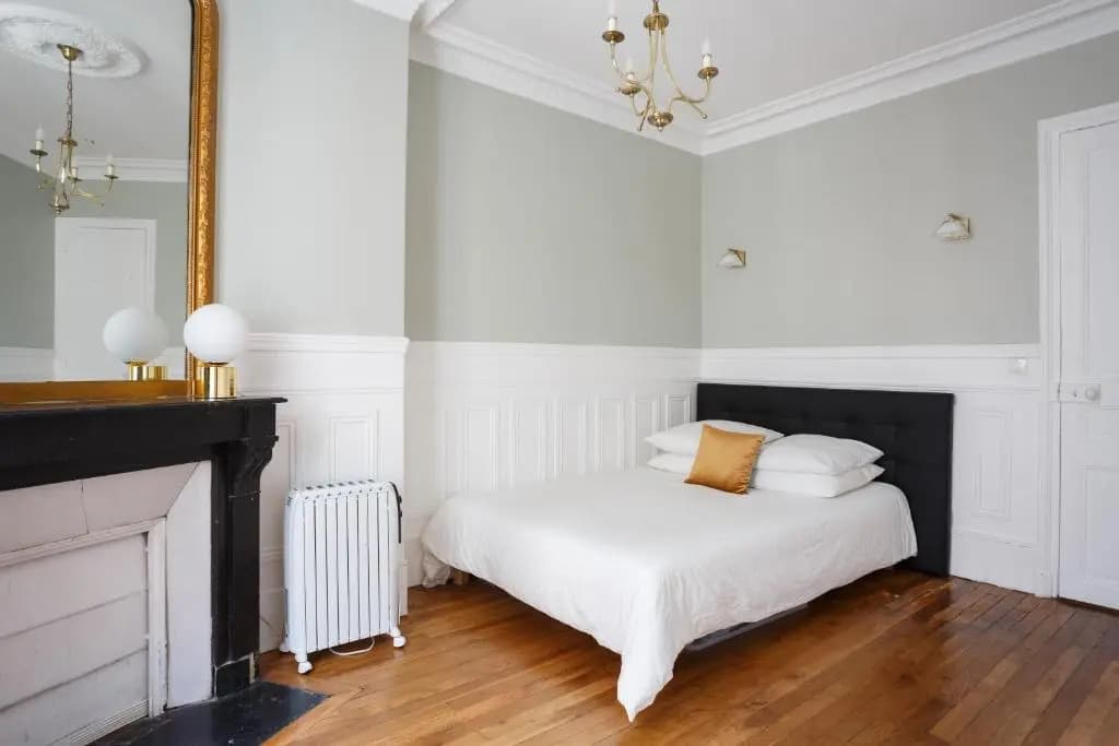Bright and Newly Renovated 2 Bedroom Apartment, Hip & Central Paris, Montmartre-Opera - photo 5