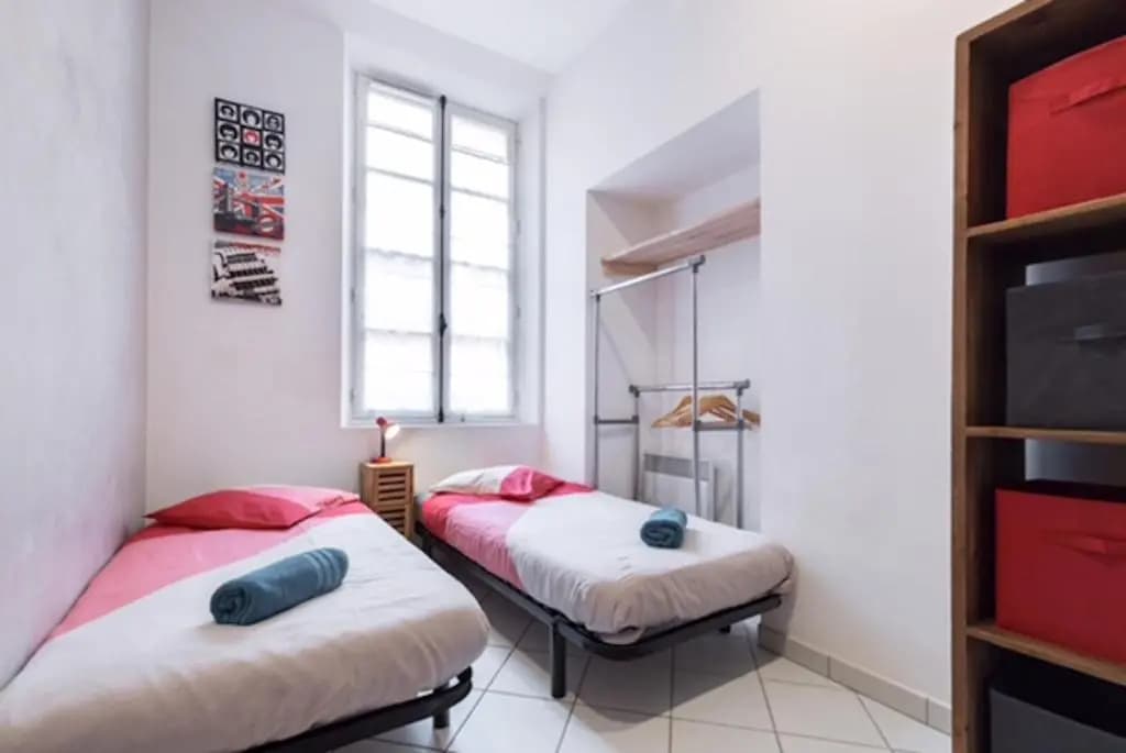 Ste Reparate F4 Moderne, Design, Place Rossetti, Heart Old Town - photo 2
