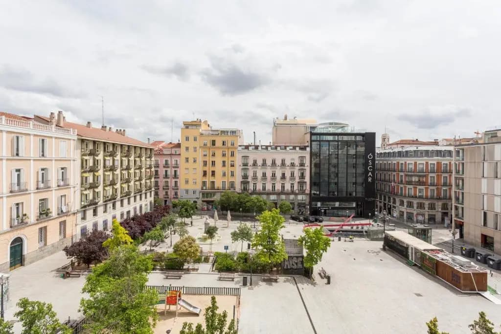 Cozy studio overlooking Pedro Zerolo Square - photo 12