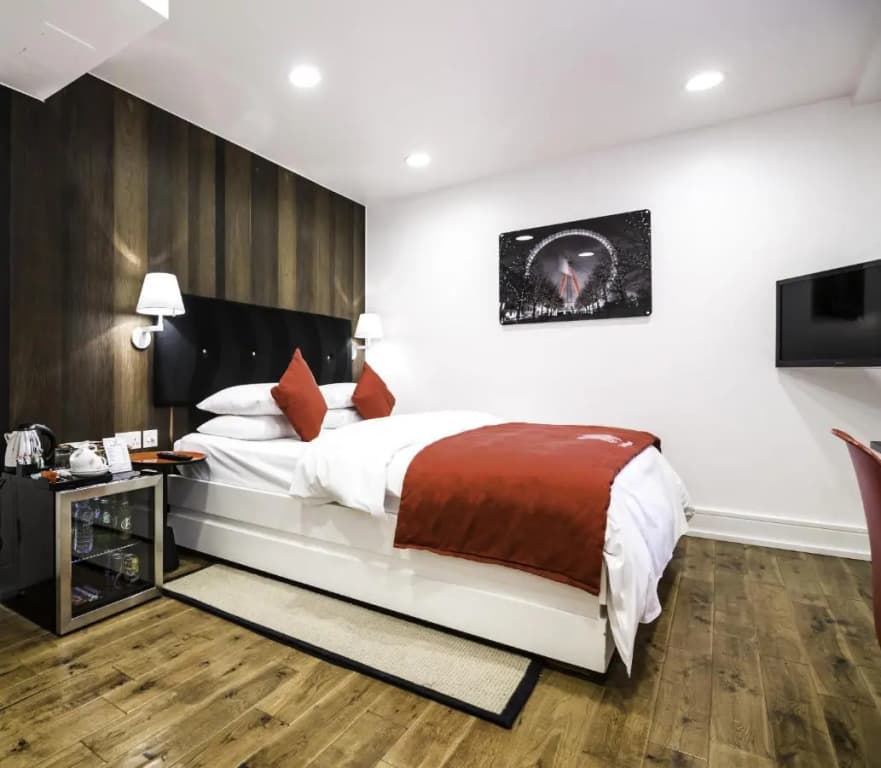The Whitechapel - photo 35