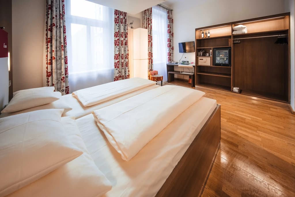 Hotel Rathaus Wein & Design - photo 2