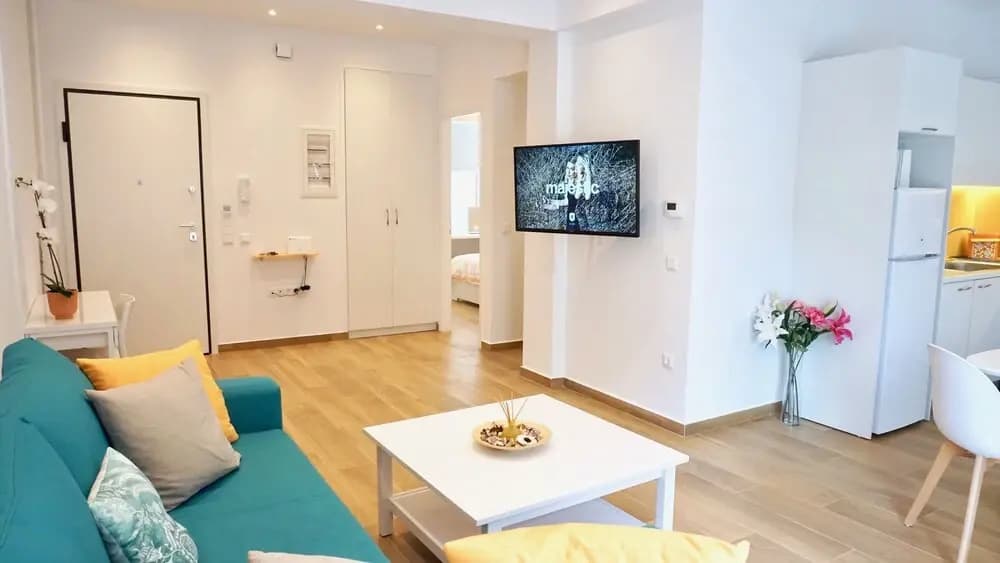 Warm & Spacious Apt in Athens - photo 8