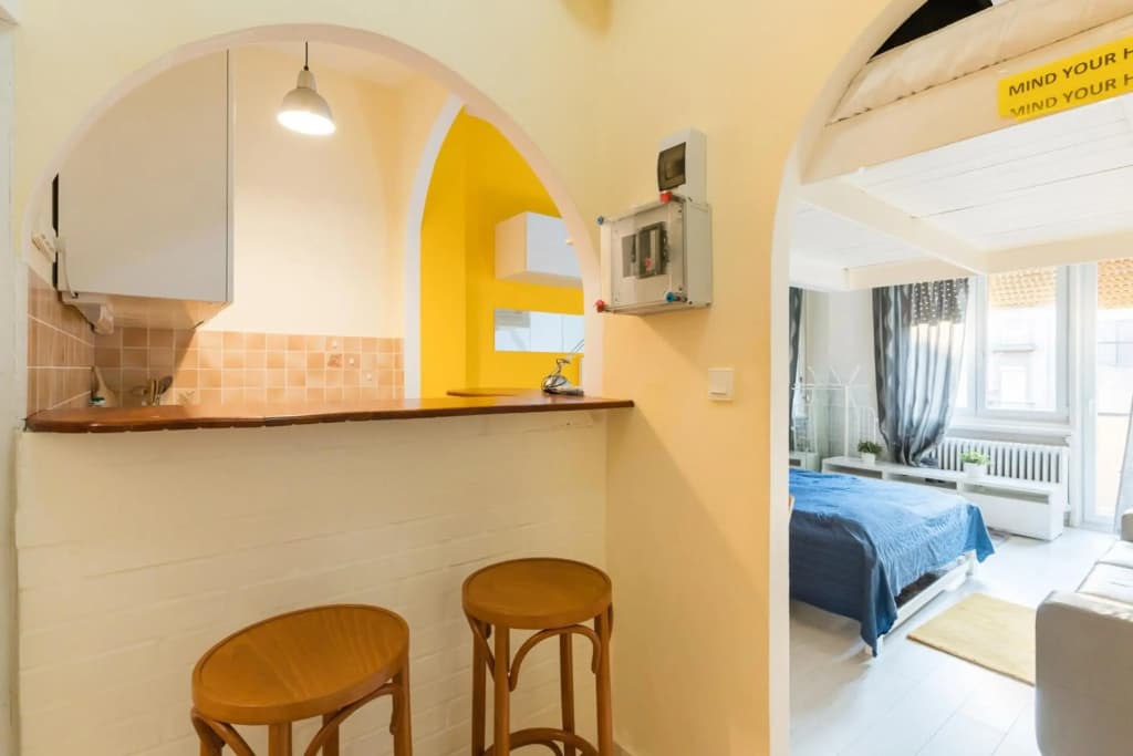 Sunny Studio with Balcony in Party District - photo 10
