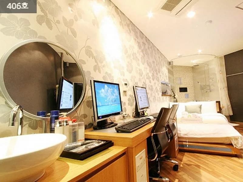 Crux Hotel(크럭스호텔) - photo 10