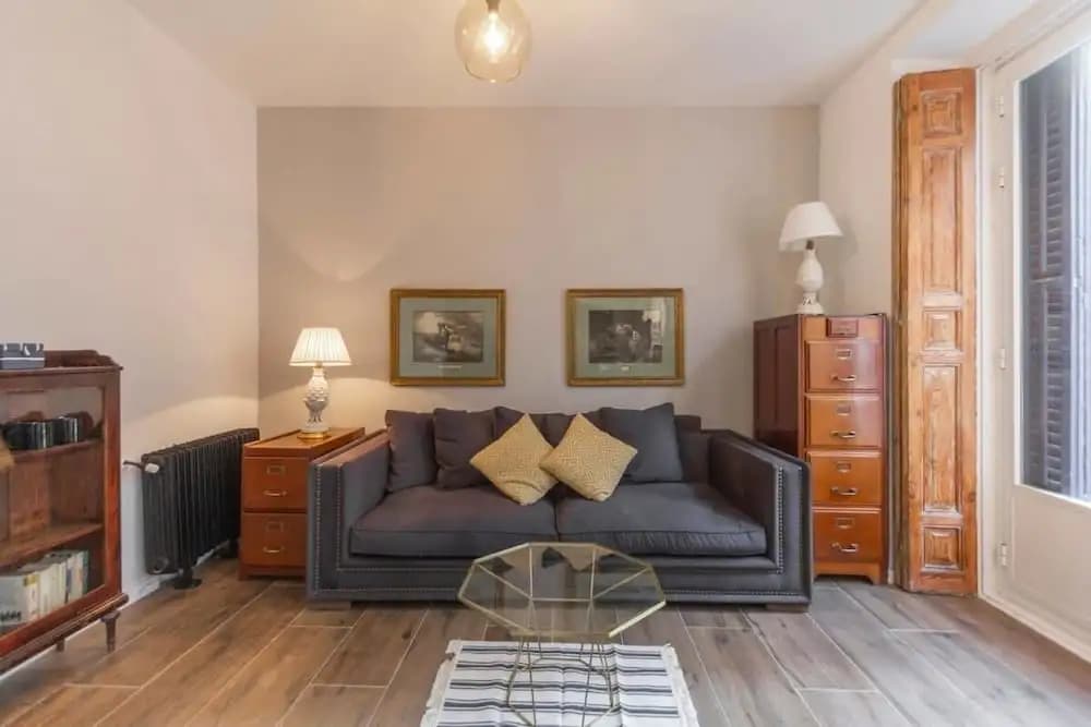 Bright & Compact One Bed Apartment in Malasaña - photo 2