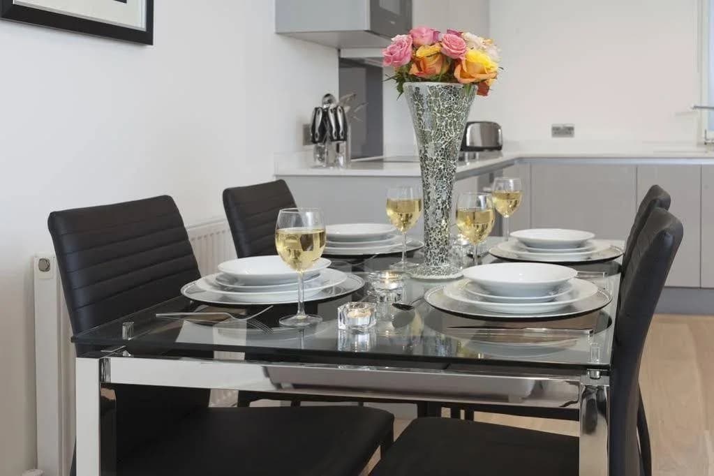Premier Tower Bridge Apartment - photo 16