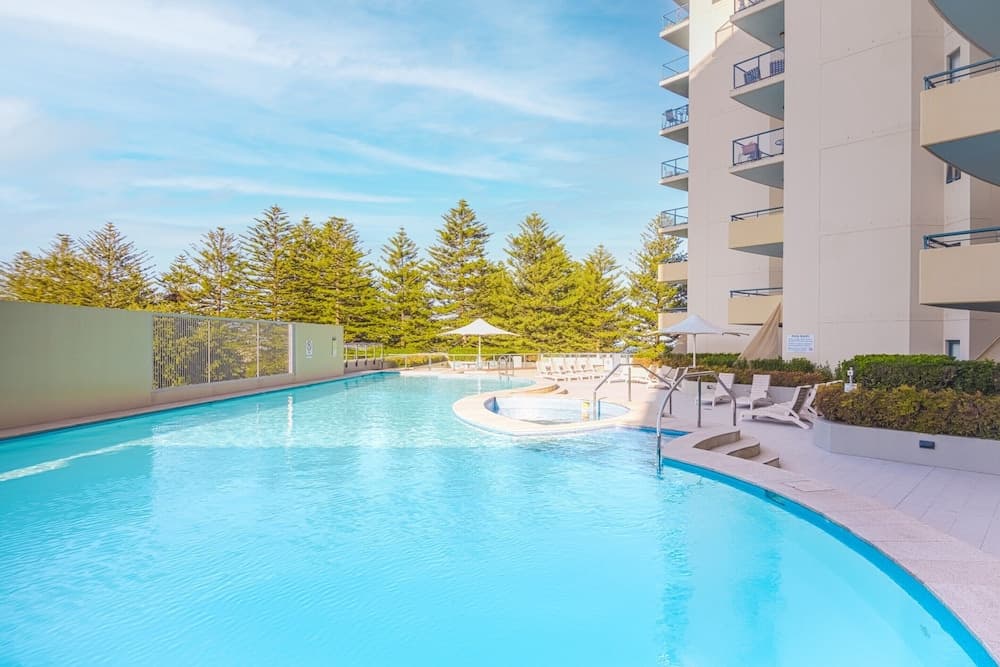Beachside Studio With Pool and Gym Access - photo 3