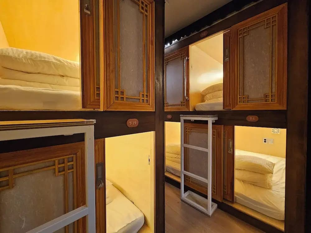 82 Capsule Hotel - photo 2