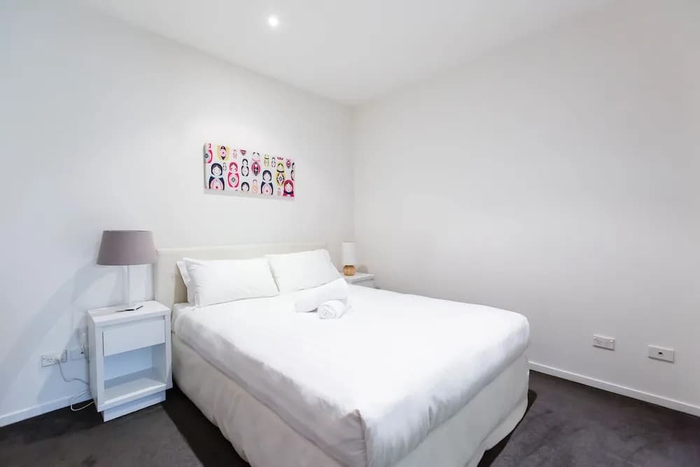 ROBYN, 1BDR Melbourne Apartment - photo 1