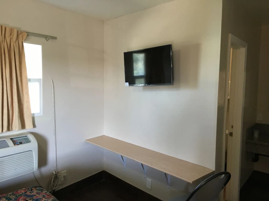 Eastsider Motel - photo 4