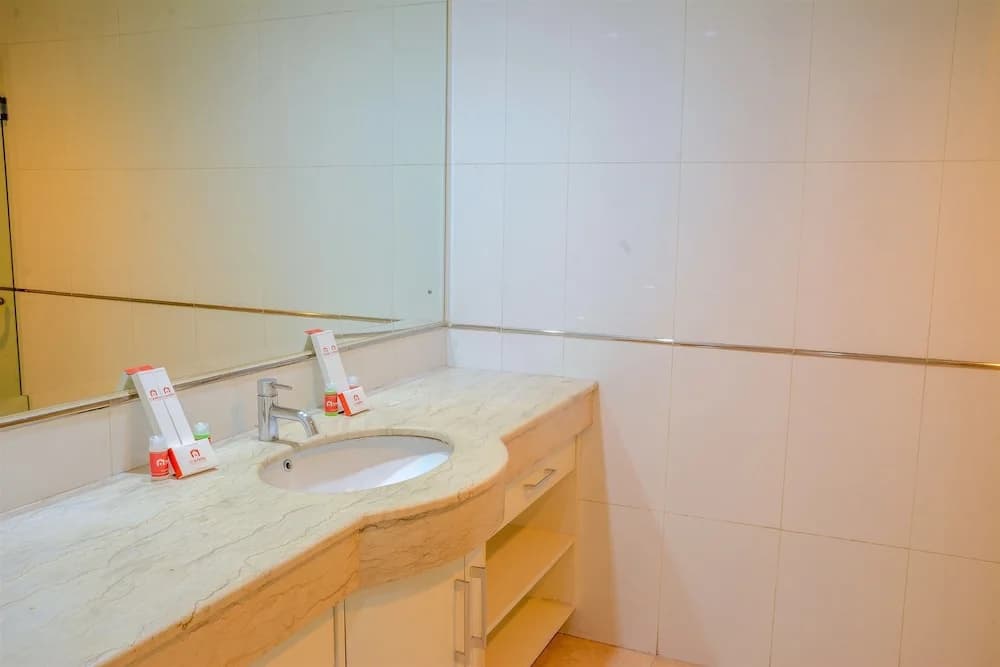 Spacious FX Residence with Mall Access - photo 6