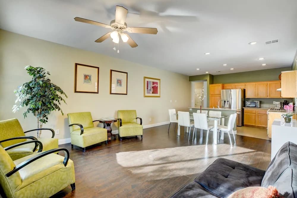 Luxurious 3BR 10min to Las Vegas Strip - photo 2