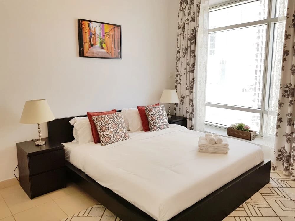Luton Vacation Home Burj Views - photo 5