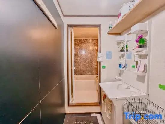 Private single room 2F with shared bath and toilet - photo 4