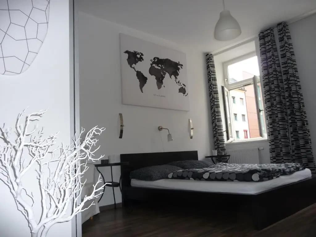 GOOD(wo)MAN'S HOME I - photo 2