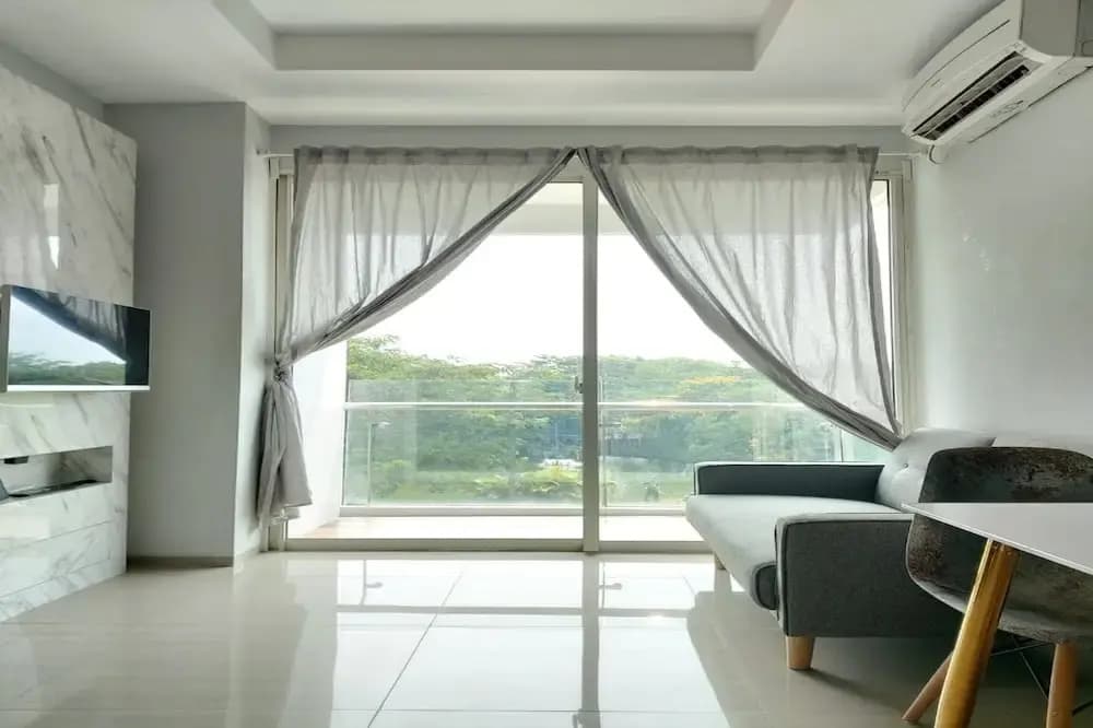 Lush Lakeside - Citra Luxury Apartments - photo 20