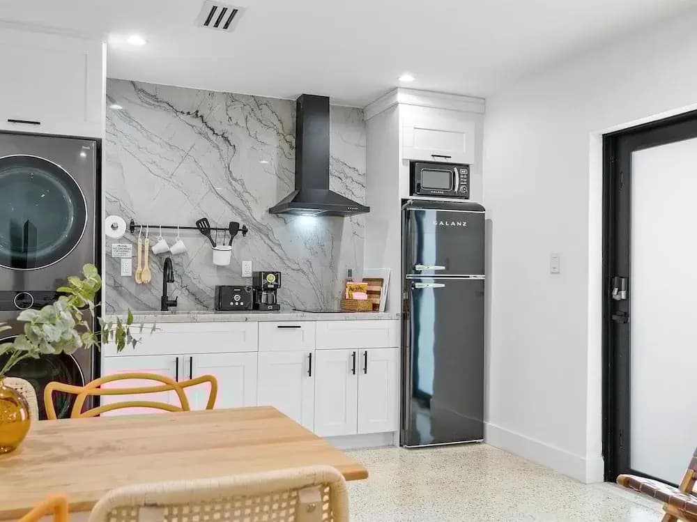 Fresh Modern With Pool Oasis - photo 17