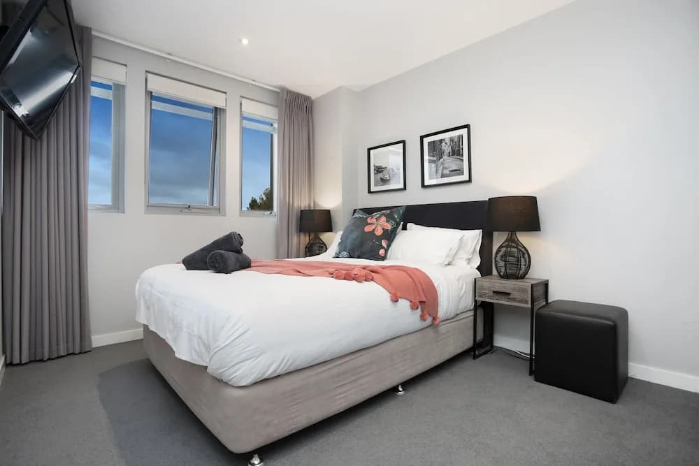 Essendon Sub-Penthouse on Napier - photo 3