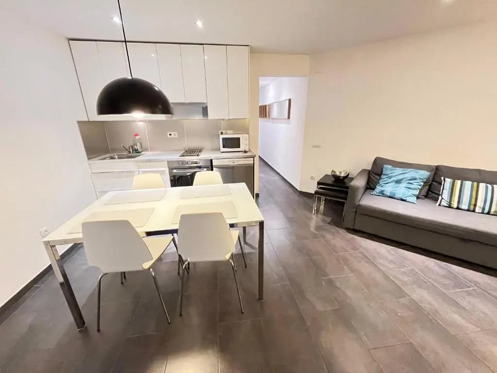 Gorgeous Apartment In Downtown - photo 4