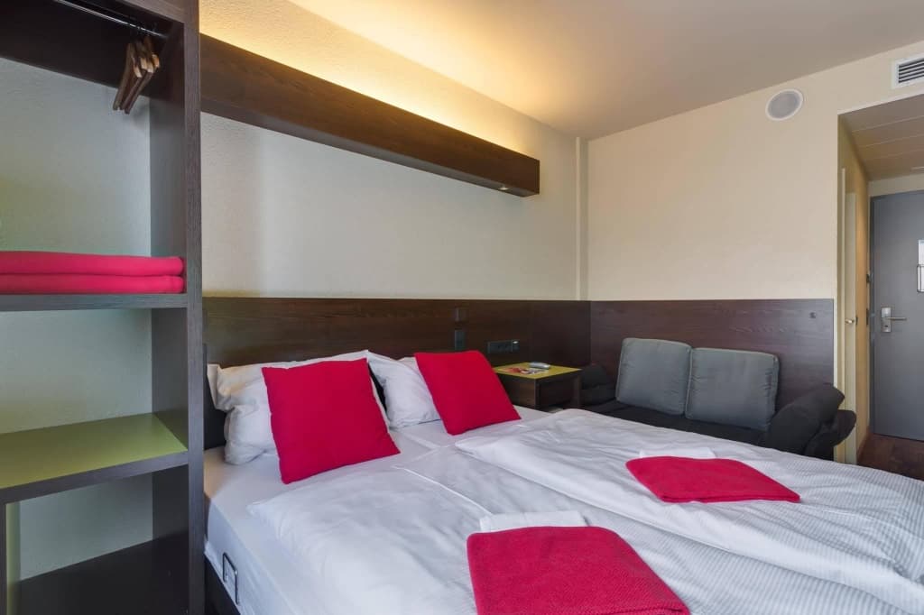 MEININGER Hotel Berlin Hauptbahnhof - photo 5
