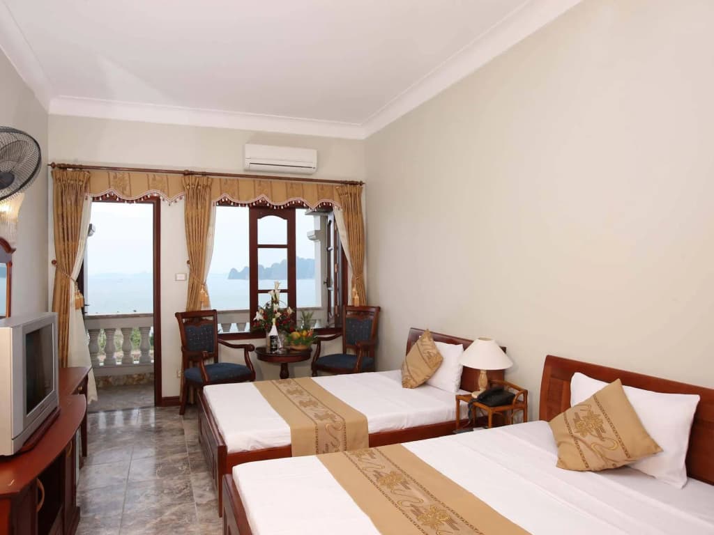 Hoa Binh Ha Long Hotel - photo 2