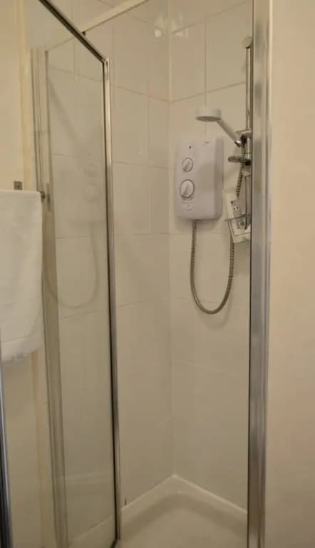 Sophisticated and Bright One Bed in Leith - photo 10