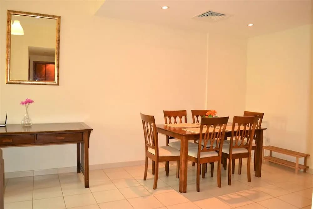 (Nickname Oasis) Spacious 1BR Apt. w/ terrace and pool view - photo 14