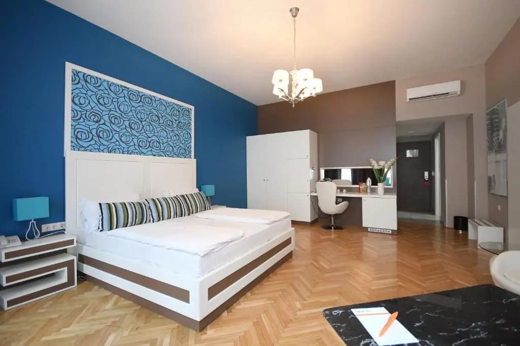 Honest Budapest by Chic & Basic - photo 2