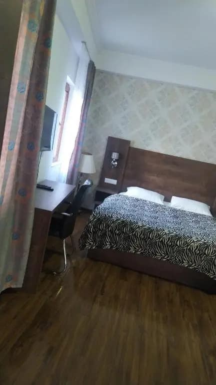 Two Lions Hotel - photo 2