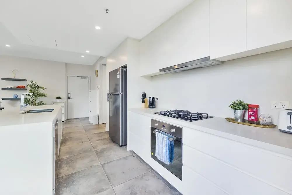 Kozyguru | Mascot | 2 Bed Apt + Free Parking - photo 13