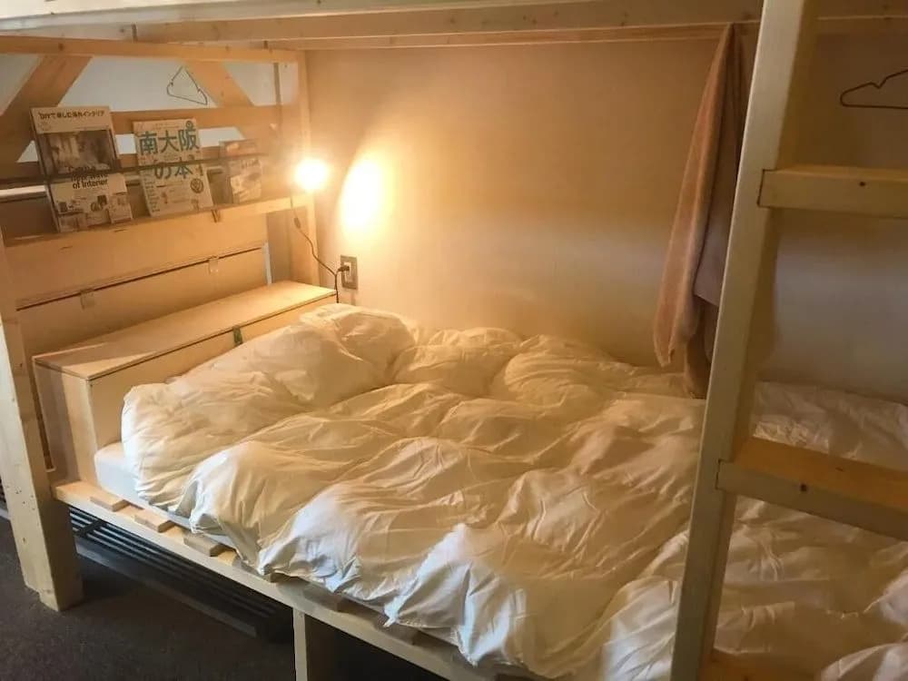 Mad Cat Hostel Osaka & Bar - photo 4