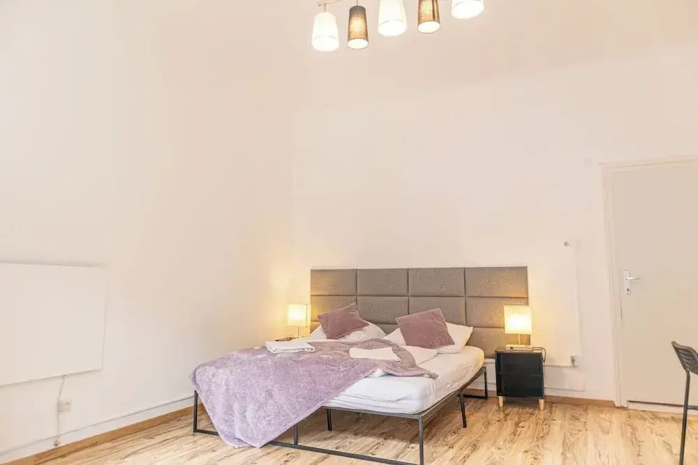 Charming 2BR Apt Close to Westbahnhof - photo 1