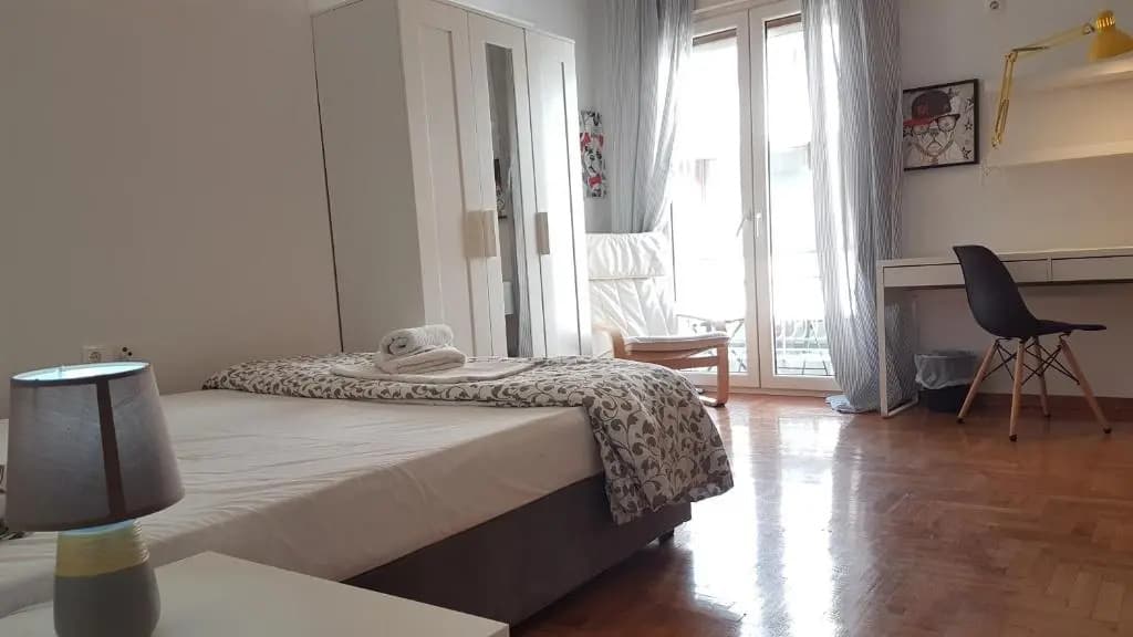Petrol Apartment- Athens Center, 4 BD, 1 BATH - photo 4