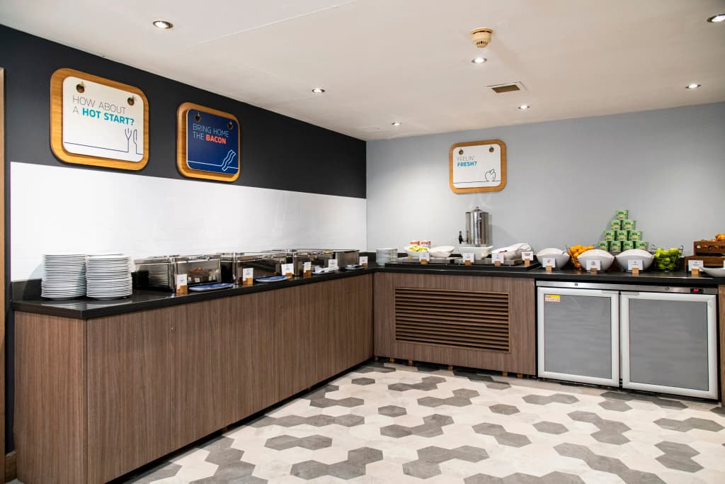 Holiday Inn Express Edinburgh Airport - photo 11