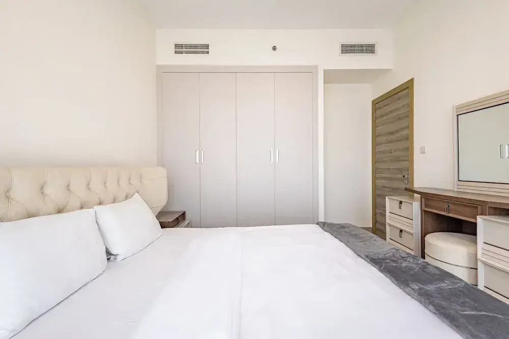 Superhost  Stylish 1BR in Bloom Tower - photo 3