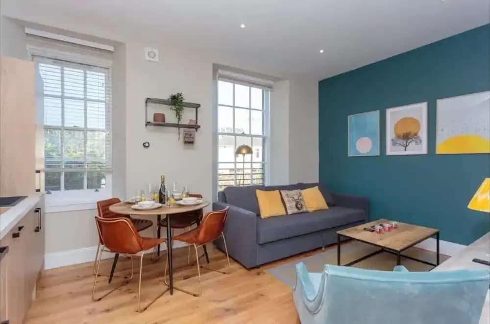 2bed 2bath Apartment Beneath Edinburgh Castle - photo 11