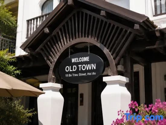 Welcome Old Town Hotel – 800m from the Japanese Bridge - photo 1