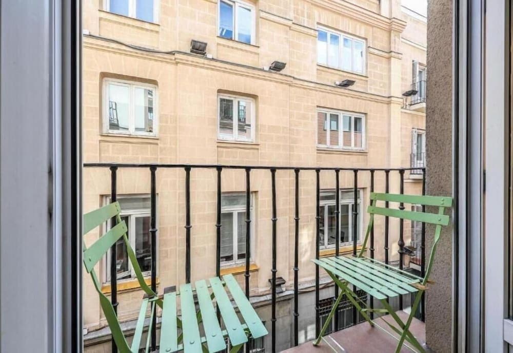 ARCO Gran Via Boutique Apartments - photo 1
