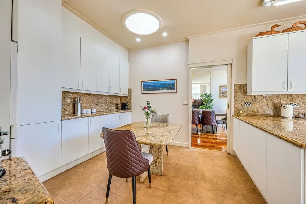 StayAU Spacious 6BR McKinnon Pool Home - photo 29