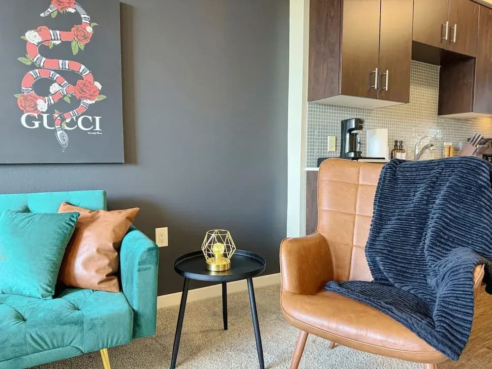 Beautiful 1 BR in LA Gym Pool 10mins to Cedar - photo 6