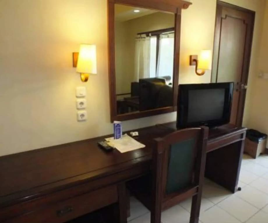 Besakih Beach Hotel - photo 2