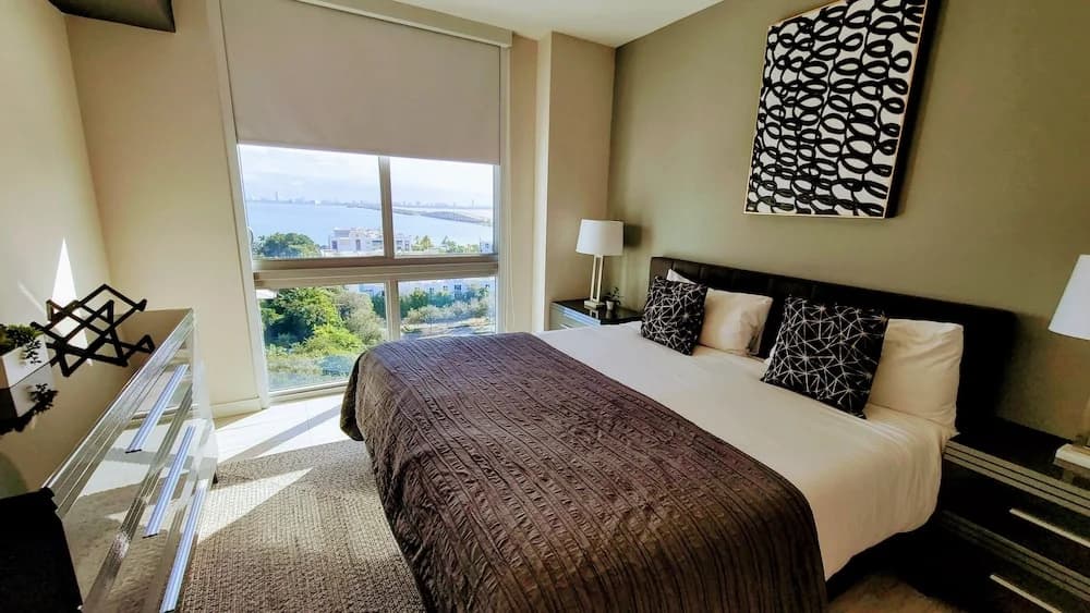 Design District Bay View Cielo Stays - photo 4